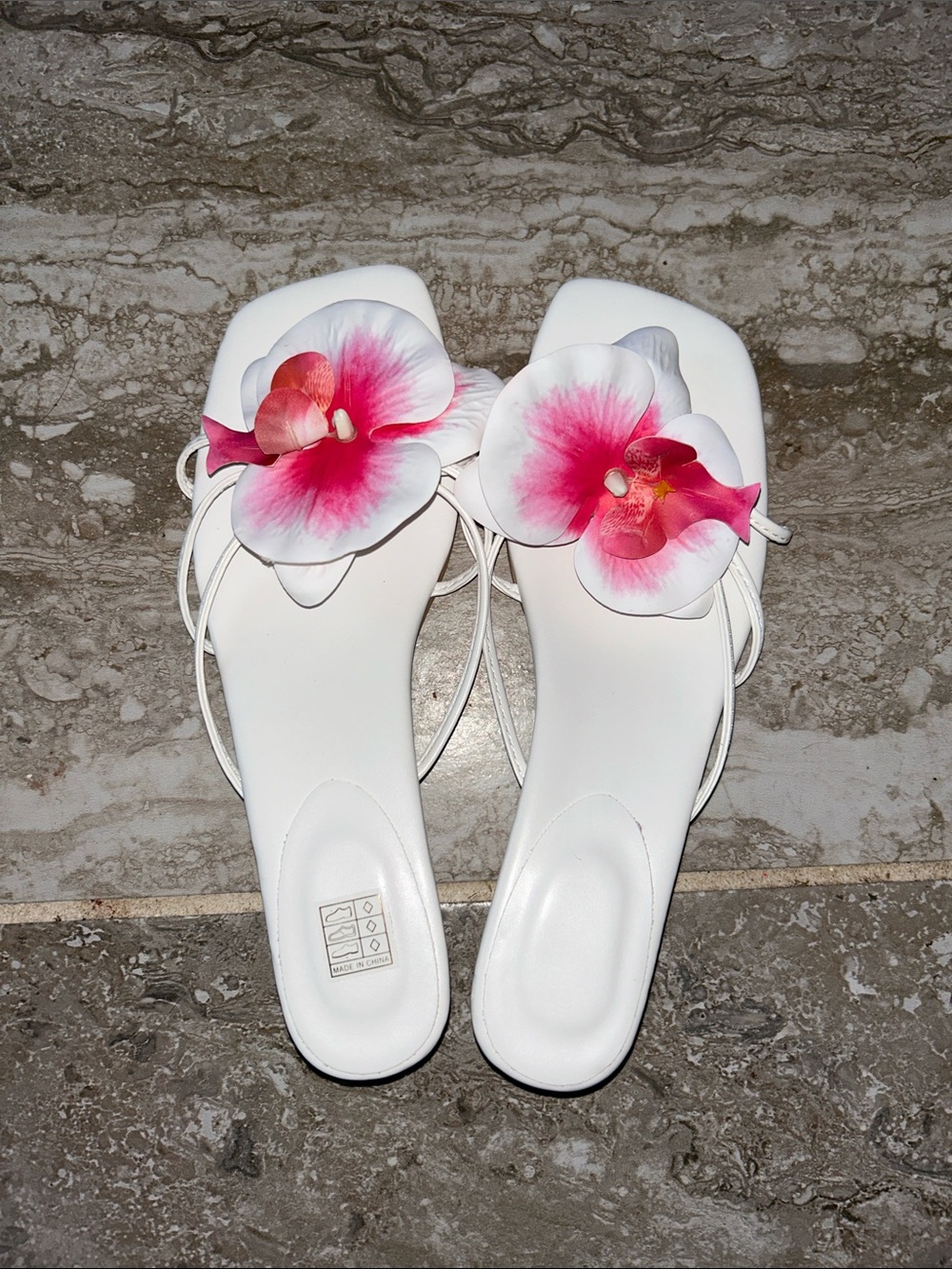 SHEIN White Floral kitten heel  Sandals with Pink Accent - NWOT!
